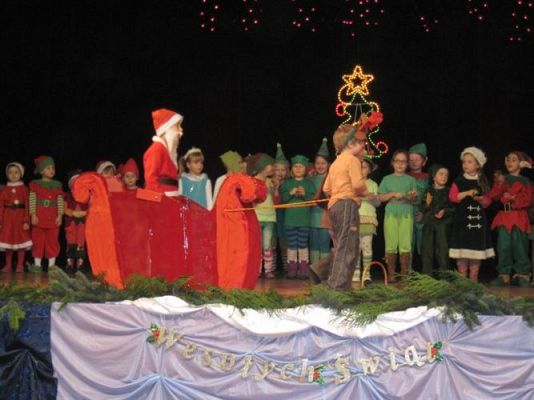 Grafika #20: 12.12.2013 - Przedstawienie świąteczne pt." W oczekiwaniu na Święta "