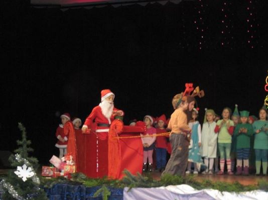 Grafika #22: 12.12.2013 - Przedstawienie świąteczne pt." W oczekiwaniu na Święta "