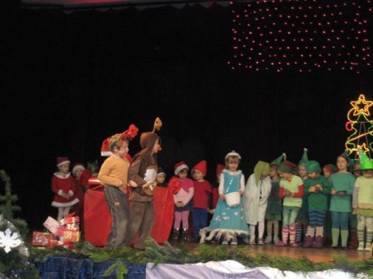 Grafika #23: 12.12.2013 - Przedstawienie świąteczne pt." W oczekiwaniu na Święta "
