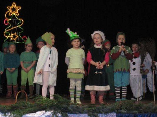 Grafika #24: 12.12.2013 - Przedstawienie świąteczne pt." W oczekiwaniu na Święta "