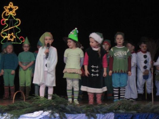 Grafika #25: 12.12.2013 - Przedstawienie świąteczne pt." W oczekiwaniu na Święta "