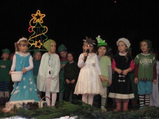 Grafika #27: 12.12.2013 - Przedstawienie świąteczne pt." W oczekiwaniu na Święta "
