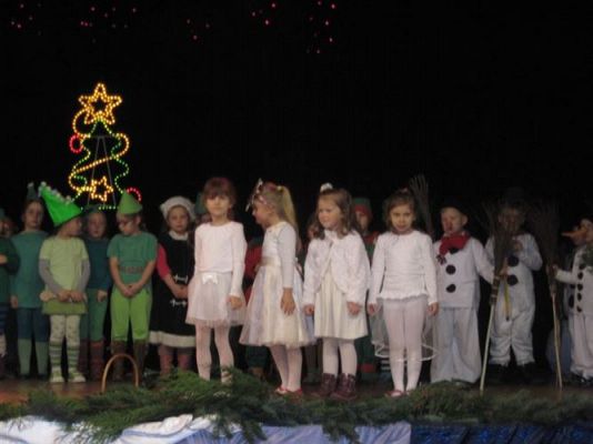 Grafika #28: 12.12.2013 - Przedstawienie świąteczne pt." W oczekiwaniu na Święta "