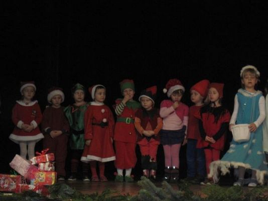 Grafika #31: 12.12.2013 - Przedstawienie świąteczne pt." W oczekiwaniu na Święta "