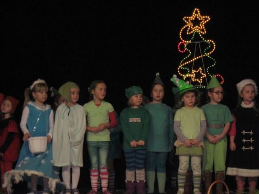 Grafika #32: 12.12.2013 - Przedstawienie świąteczne pt." W oczekiwaniu na Święta "