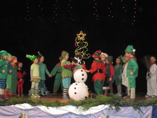 Grafika #37: 12.12.2013 - Przedstawienie świąteczne pt." W oczekiwaniu na Święta "