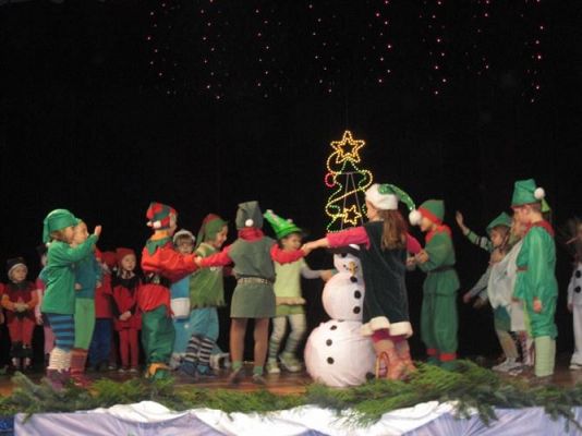 Grafika #38: 12.12.2013 - Przedstawienie świąteczne pt." W oczekiwaniu na Święta "