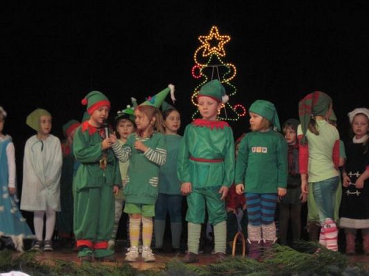Grafika #40: 12.12.2013 - Przedstawienie świąteczne pt." W oczekiwaniu na Święta "