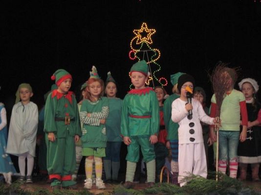 Grafika #41: 12.12.2013 - Przedstawienie świąteczne pt." W oczekiwaniu na Święta "