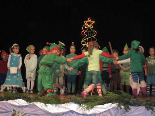 Grafika #43: 12.12.2013 - Przedstawienie świąteczne pt." W oczekiwaniu na Święta "