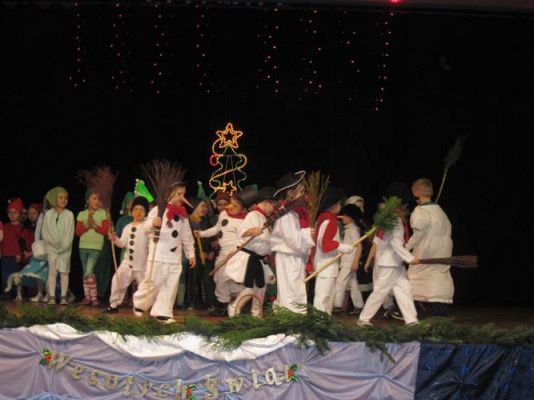 Grafika #45: 12.12.2013 - Przedstawienie świąteczne pt." W oczekiwaniu na Święta "