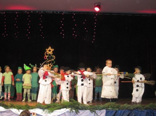 Grafika #48: 12.12.2013 - Przedstawienie świąteczne pt." W oczekiwaniu na Święta "