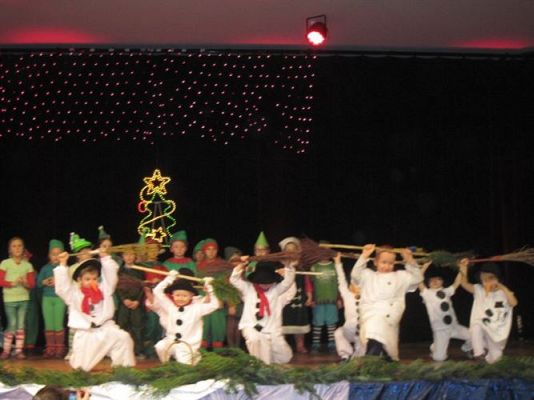 Grafika #49: 12.12.2013 - Przedstawienie świąteczne pt." W oczekiwaniu na Święta "