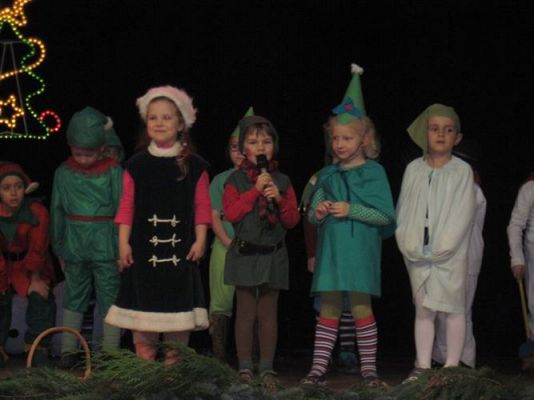 Grafika #51: 12.12.2013 - Przedstawienie świąteczne pt." W oczekiwaniu na Święta "