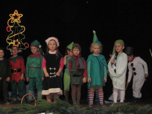 Grafika #52: 12.12.2013 - Przedstawienie świąteczne pt." W oczekiwaniu na Święta "