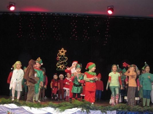 Grafika #56: 12.12.2013 - Przedstawienie świąteczne pt." W oczekiwaniu na Święta "