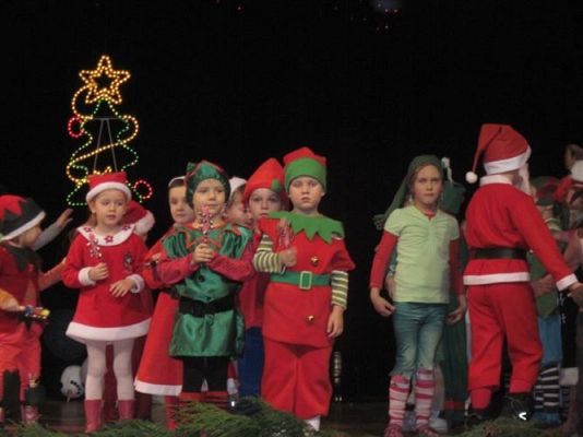 Grafika #57: 12.12.2013 - Przedstawienie świąteczne pt." W oczekiwaniu na Święta "