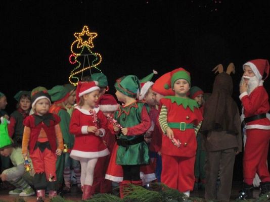 Grafika #58: 12.12.2013 - Przedstawienie świąteczne pt." W oczekiwaniu na Święta "