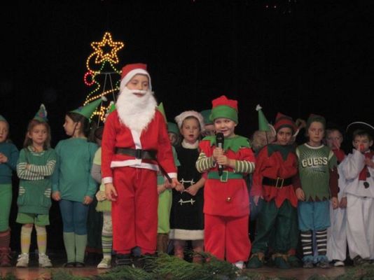Grafika #60: 12.12.2013 - Przedstawienie świąteczne pt." W oczekiwaniu na Święta "