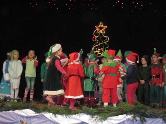 Grafika #61: 12.12.2013 - Przedstawienie świąteczne pt." W oczekiwaniu na Święta "