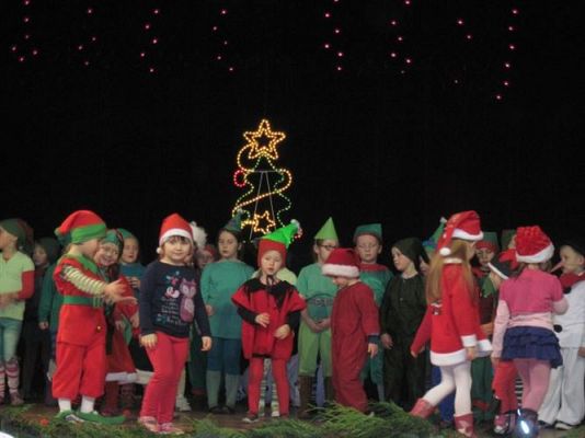 Grafika #63: 12.12.2013 - Przedstawienie świąteczne pt." W oczekiwaniu na Święta "