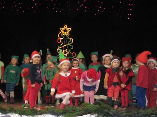 Grafika #65: 12.12.2013 - Przedstawienie świąteczne pt." W oczekiwaniu na Święta "