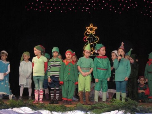 Grafika #66: 12.12.2013 - Przedstawienie świąteczne pt." W oczekiwaniu na Święta "
