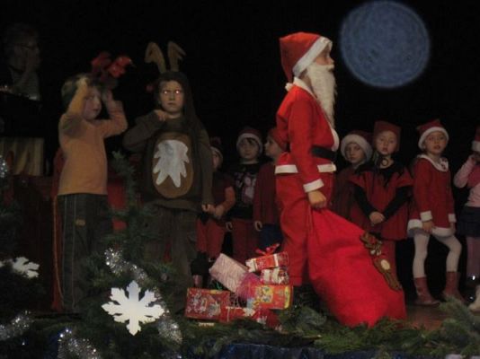 Grafika #67: 12.12.2013 - Przedstawienie świąteczne pt." W oczekiwaniu na Święta "