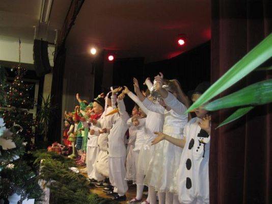 Grafika #71: 12.12.2013 - Przedstawienie świąteczne pt." W oczekiwaniu na Święta "