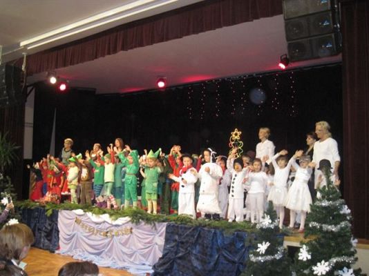 Grafika #72: 12.12.2013 - Przedstawienie świąteczne pt." W oczekiwaniu na Święta "