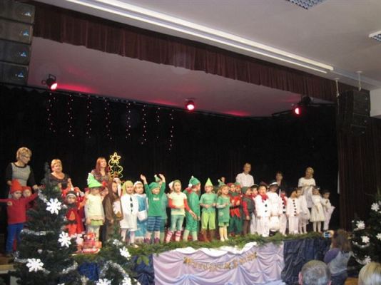 Grafika #73: 12.12.2013 - Przedstawienie świąteczne pt." W oczekiwaniu na Święta "