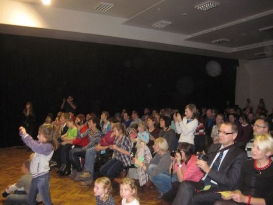 Grafika #75: 12.12.2013 - Przedstawienie świąteczne pt." W oczekiwaniu na Święta "