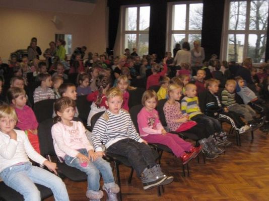 Grafika #0: 11.12.2013 - Przedstawienie teatralne "Rybak-król" w Gokis w Wicku