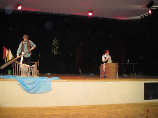 Grafika #7: 11.12.2013 - Przedstawienie teatralne "Rybak-król" w Gokis w Wicku