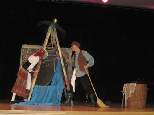 Grafika #15: 11.12.2013 - Przedstawienie teatralne "Rybak-król" w Gokis w Wicku