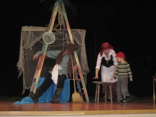 Grafika #18: 11.12.2013 - Przedstawienie teatralne "Rybak-król" w Gokis w Wicku