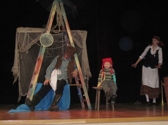 Grafika #19: 11.12.2013 - Przedstawienie teatralne "Rybak-król" w Gokis w Wicku