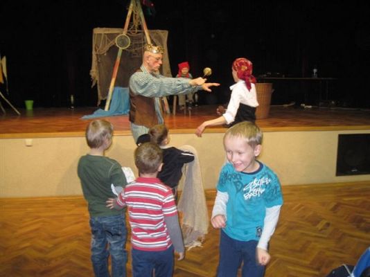 Grafika #21: 11.12.2013 - Przedstawienie teatralne "Rybak-król" w Gokis w Wicku