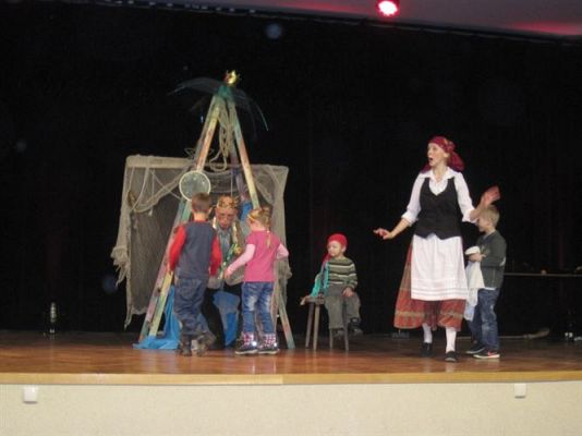 Grafika #29: 11.12.2013 - Przedstawienie teatralne "Rybak-król" w Gokis w Wicku