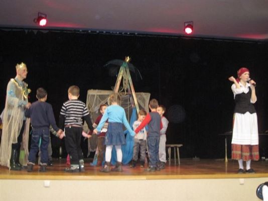 Grafika #33: 11.12.2013 - Przedstawienie teatralne "Rybak-król" w Gokis w Wicku