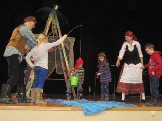 Grafika #40: 11.12.2013 - Przedstawienie teatralne "Rybak-król" w Gokis w Wicku