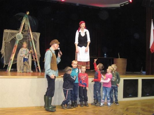 Grafika #44: 11.12.2013 - Przedstawienie teatralne "Rybak-król" w Gokis w Wicku