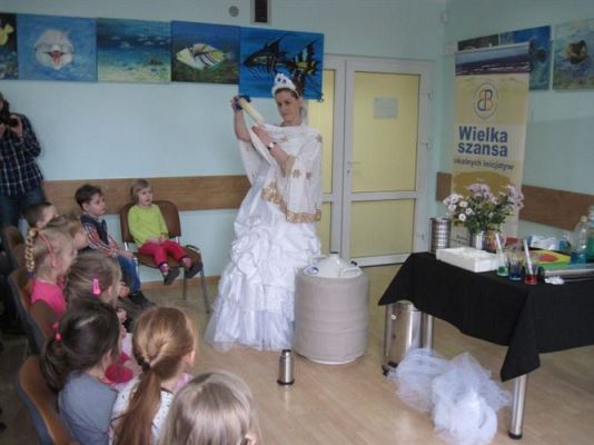 Grafika #4: 05.03.2014 - Warsztaty edukacyjne pn."Mroźne eksperymenty" w GOKiS w Wicku