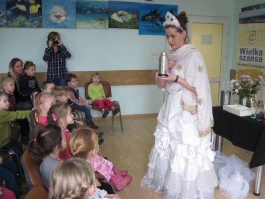 Grafika #7: 05.03.2014 - Warsztaty edukacyjne pn."Mroźne eksperymenty" w GOKiS w Wicku