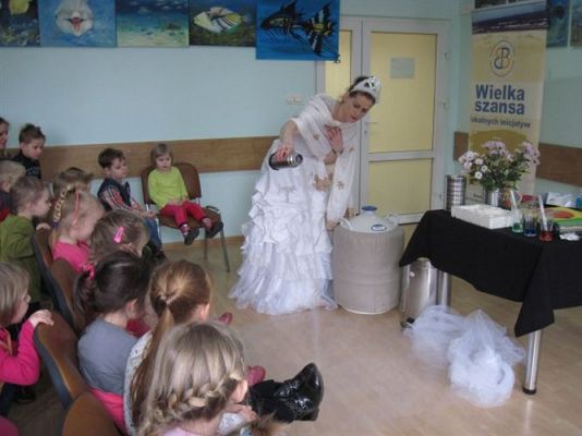 Grafika #8: 05.03.2014 - Warsztaty edukacyjne pn."Mroźne eksperymenty" w GOKiS w Wicku