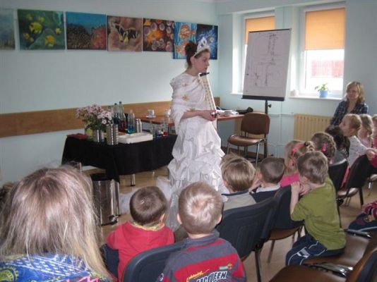 Grafika #11: 05.03.2014 - Warsztaty edukacyjne pn."Mroźne eksperymenty" w GOKiS w Wicku