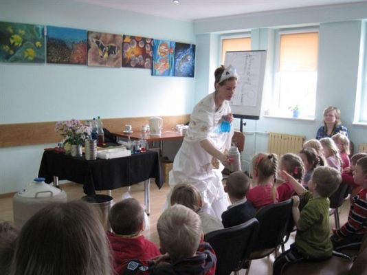 Grafika #15: 05.03.2014 - Warsztaty edukacyjne pn."Mroźne eksperymenty" w GOKiS w Wicku