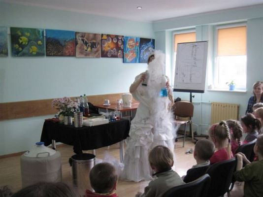 Grafika #16: 05.03.2014 - Warsztaty edukacyjne pn."Mroźne eksperymenty" w GOKiS w Wicku