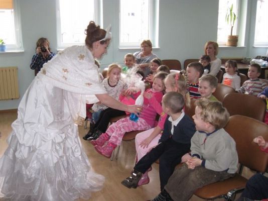 Grafika #17: 05.03.2014 - Warsztaty edukacyjne pn."Mroźne eksperymenty" w GOKiS w Wicku