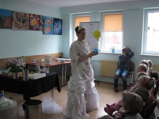 Grafika #18: 05.03.2014 - Warsztaty edukacyjne pn."Mroźne eksperymenty" w GOKiS w Wicku